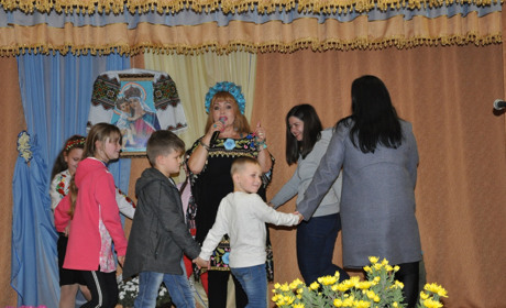 Скомороше – село хороше, або Як на сцені  оновленого сільського клубу співала Алла Кудлай (відео)