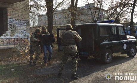 Поліцейські в Добропіллі навчаються визволяти заручників