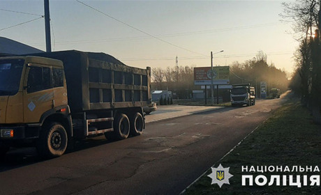 У Волновасі поліцейські оштрафували водіїв вантажівок та розвертали їх в об'їзд міста