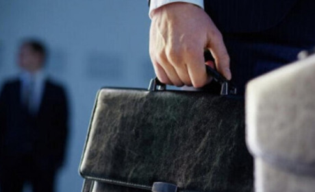 Державних службовців чекає скорочення: на Хмельниччині звільнять більше 31% чиновників