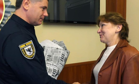 Поліція відзначила калушанку, яка повідомила поліцію про напад собаки на людину 