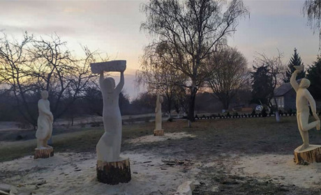 На Конотопщині з’явились нові арт-об’єкти. Скульптури символізують цінності української родини