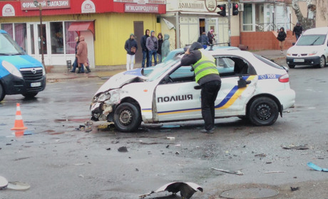 В Барі сталася ДТП за участю поліцейського автомобіля