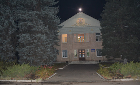 Незнайомці влаштували нічну «дискотеку»  під Золотоніською міською радою