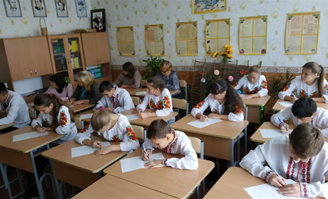 Диктант національної єдності заслужена артистка України Анжеліка Рудницька написала в Троїцькому