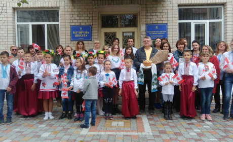 Як і за що канадієць Ренді Сполдінг у Чорткові від «Світу дітей» коровай на рушнику отримав
