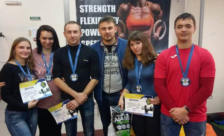 Золото, срібло та бронза: новоградські пауерліфтери приїхали з обласного чемпіонату