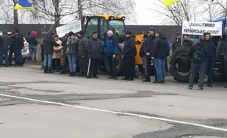 Думки аграріїв Білопільщини розділились: одні "за" продаж землі, інші  - "проти"