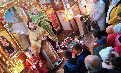 У церкві святого Єфрема молилися та пригощали сиріт 