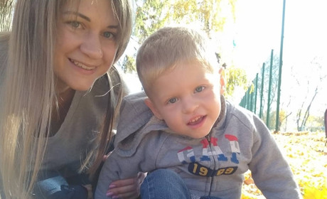 Помоги своим. Трехлетний Ян борется с ДЦП. Ему помогает любовь родителей и очень нужна реабилитация