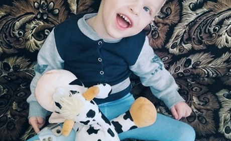 Помоги своим. Трехлетний Ян борется с ДЦП. Ему помогает любовь родителей и очень нужна реабилитация