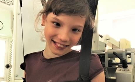 Помоги своим. Вика учится ходить с диагнозом ДЦП. Нужен новый курс реабилитации