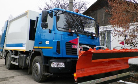 Корюківська ОТГ придбала новий сміттєвоз, а Холминська планує закупити трактор
