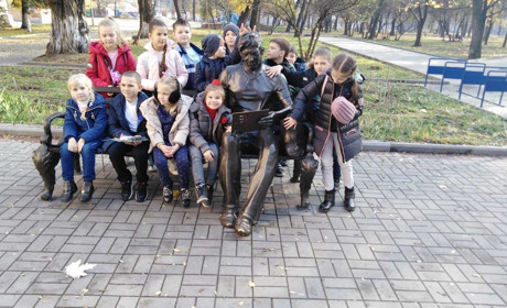 Учні Оріхівського «Сузір’я» з’їздили на лялькову виставу в Запоріжжя. Що цікавого вони там побачили