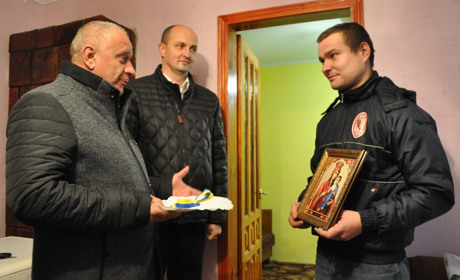 Позбавленому батьківського піклування хлопцеві держава придбала житло у Чорткові