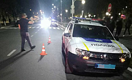 Машина полиции вновь попала в переделку