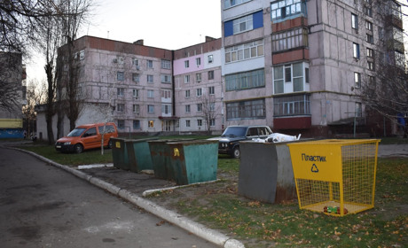 У Гуляйполі сортуватимуть сміття. У місті встановили нові контейнери для пластику