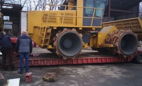 Для калуського полігону ТПВ придбали каток–ущільнювач