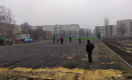 Біля школи № 19 побудують ще один спортивний майданчик