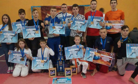 В первенстве Украины по карате новогригорьевцы выиграли 12 медалей