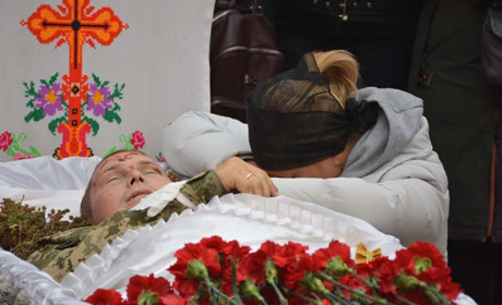 У Сущанах  на колінах попрощалися із 32-річним  героєм, життя якого обірвав ворожий снайпер