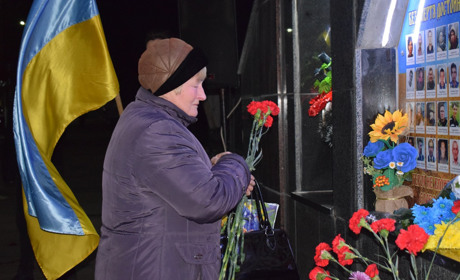 Вечір пам'яті та хода зі смолоскипами: у місті відзначили День Гідності та Свободи