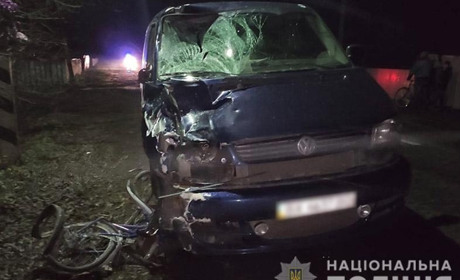 ДТП у Ладигах: під колесами автомобіля опинилися одразу два велосипедисти