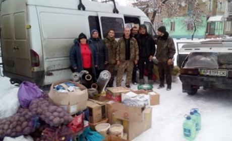 У Сарнах збирають теплі речі для солдатів