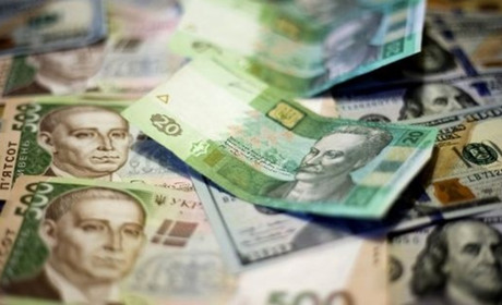 Курс у Сарнах: чи варто міняти долар на євро