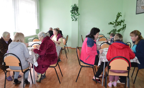 Корюківська лікарня заготовила 12 тонн картоплі. Хто передав закладу найбільше бульб?