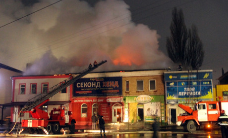Для ліквідації пожежі у Старокостянтинові залучили 46 чоловік та 8 одиниць техніки