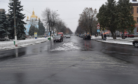 30 тонн суміші купили: хто посипле тротуари?