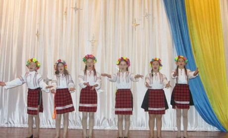  В торецькому Будинку творчості відбувся щорічний конкурс «Різдвяні канікули»: відео