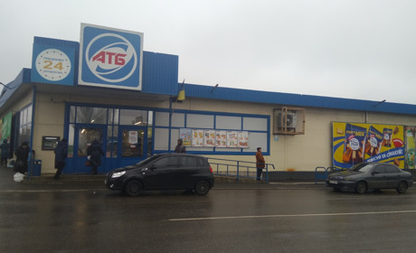 У супермаркеті продають манго та екологічні сумки, але ходити з візками незручно 