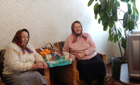"Якби криміналу не показували". Які телепрограми до вподоби літнім жителькам Стовп’яг 