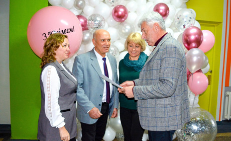 Кагарлицькій міській школі №3 з нагоди ювілею вручили сертифікат на 10 тисяч гривень