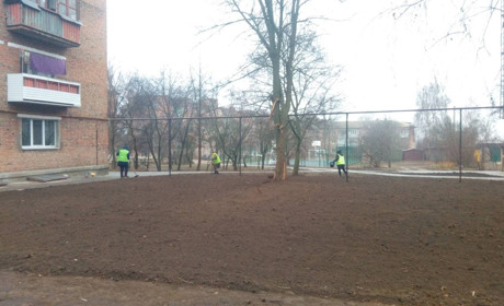 Початок зими - не перешкода розбивати клумби: у Білопіллі триває благоустрій міста 