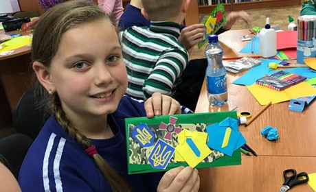 До Дня Збройних Сил України троїцькі діти власноруч виготовили листівки