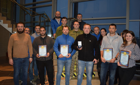 Філософія волонтерства: військові вручили працівникам компанії "Церсаніт" відзнаки