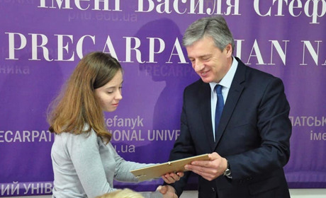 Анна Мотика із Зеленого Яру отримала стипендію фундації родини Лозинських із США