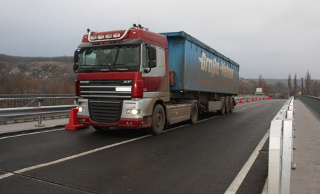 Міст через Красну у Сватовому здали в експлуатацію, але ще пообіцяли зробити освітлення