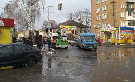 Барський світлофор знов запрацював. Ремонт його обійшовся у 9 тисяч гривень