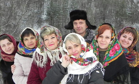 Кременчанки взяли участь у флешмобі до Всесвітнього дня Української хустки
