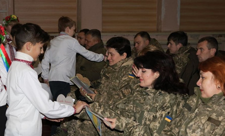 У Мар’їнці вітали військовослужбовців