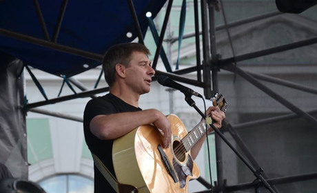 Білопільщину відвідав відомий бард Олег Король. Як його зустрічали білопільці