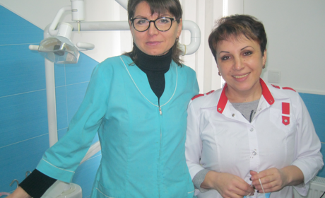 Стоматолог с двадцатиоднолетним стажем постоянно учится новому