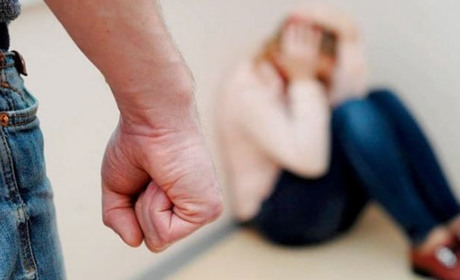 У Сарнах чоловік підняв руку на дружину та намагався відкупитися від покарання