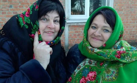 Як на Білопільщині підтримали флешмоб "Зроби фото з хусткою"