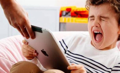 "Моя дитина цілий день сидить в Інтернеті!" або Як витягнути своє чадо з телефону? 