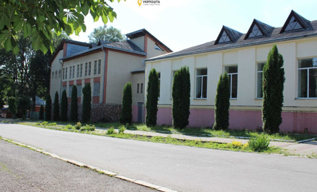 Укрпошта здає в оренду цілий поверх офісних приміщень у Кіцмані 